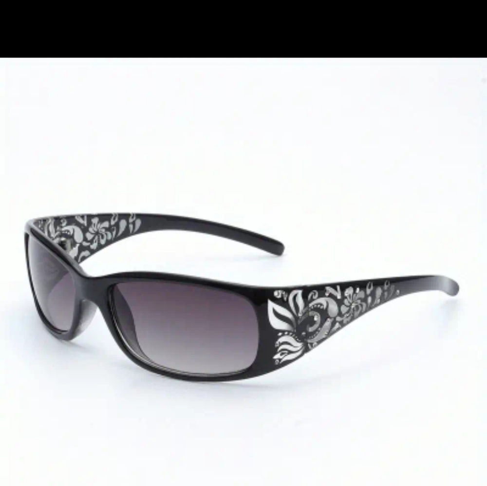 SALE ** BRAND NEW ** TRENDY SUNGLASSES